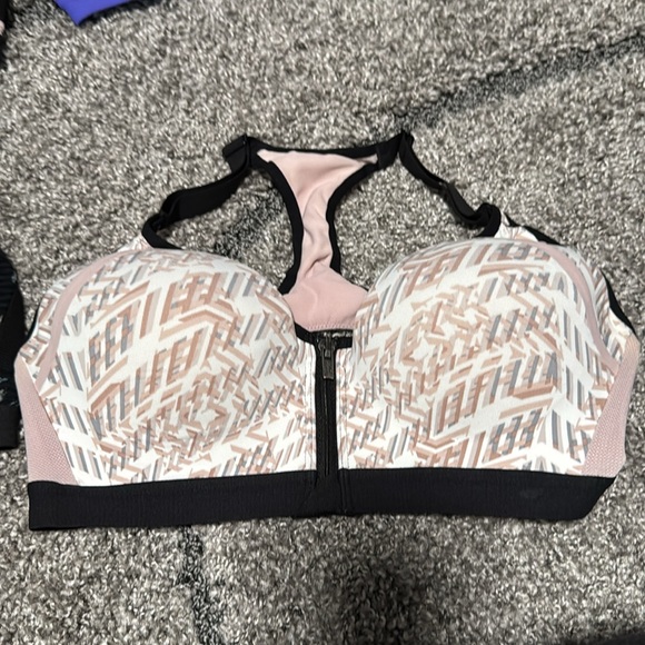 Victoria’s Secret Victoria Sport Bras 34C - Picture 4 of 10